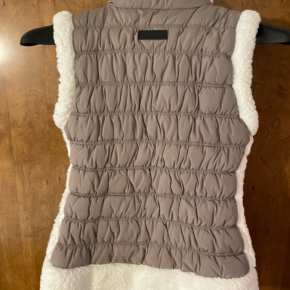 CALVIN KLEIN PERFORMANCE VEST - Picture 2 of 8